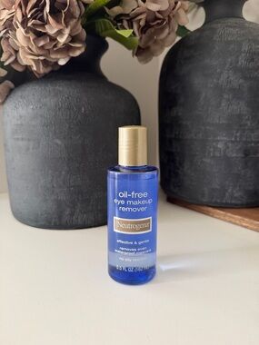 Neutrogena Oil Free Eye Makeup Remover